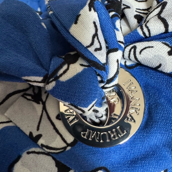 Ivanka Trump Size Large Banks Floral Blue Sleeveless Dress - NWOT - Picture 8 of 8